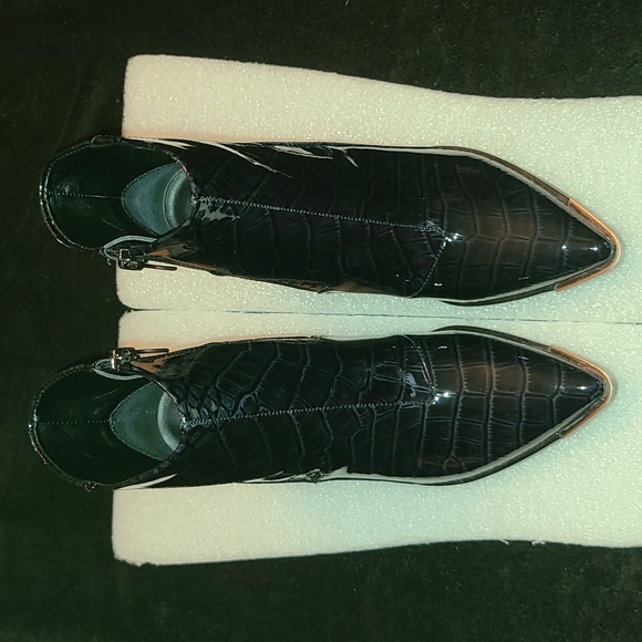 Vince Camuto Anikah Pointy Toe Bootie - Picture 1 of 13